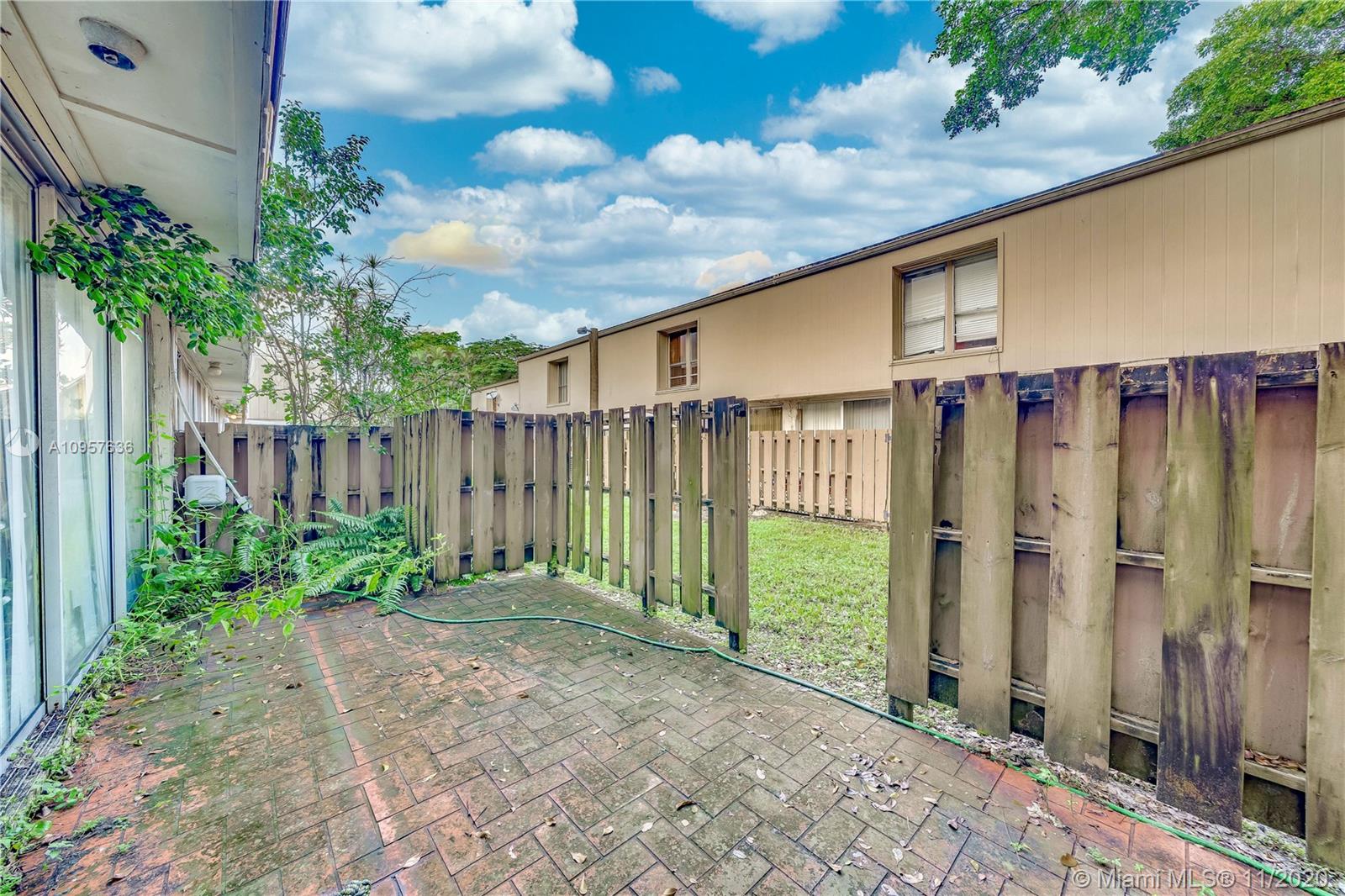 Townhouses at Jacaranda - Residential