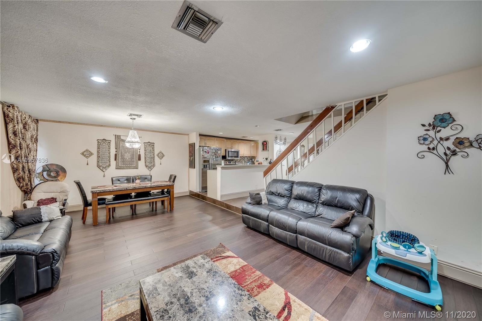 Townhouses at Jacaranda - Residential