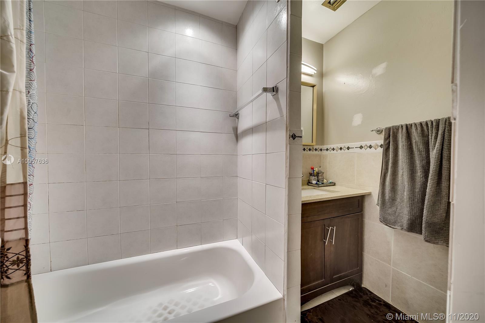 Townhouses at Jacaranda - Residential