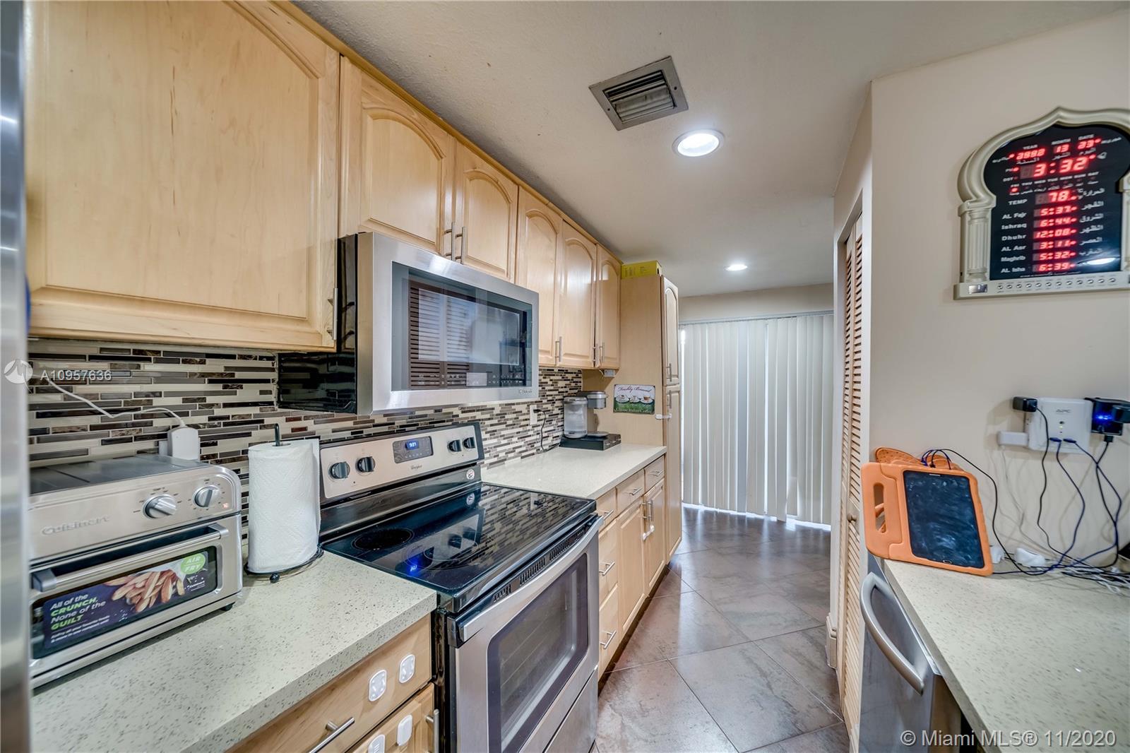 Townhouses at Jacaranda - Residential