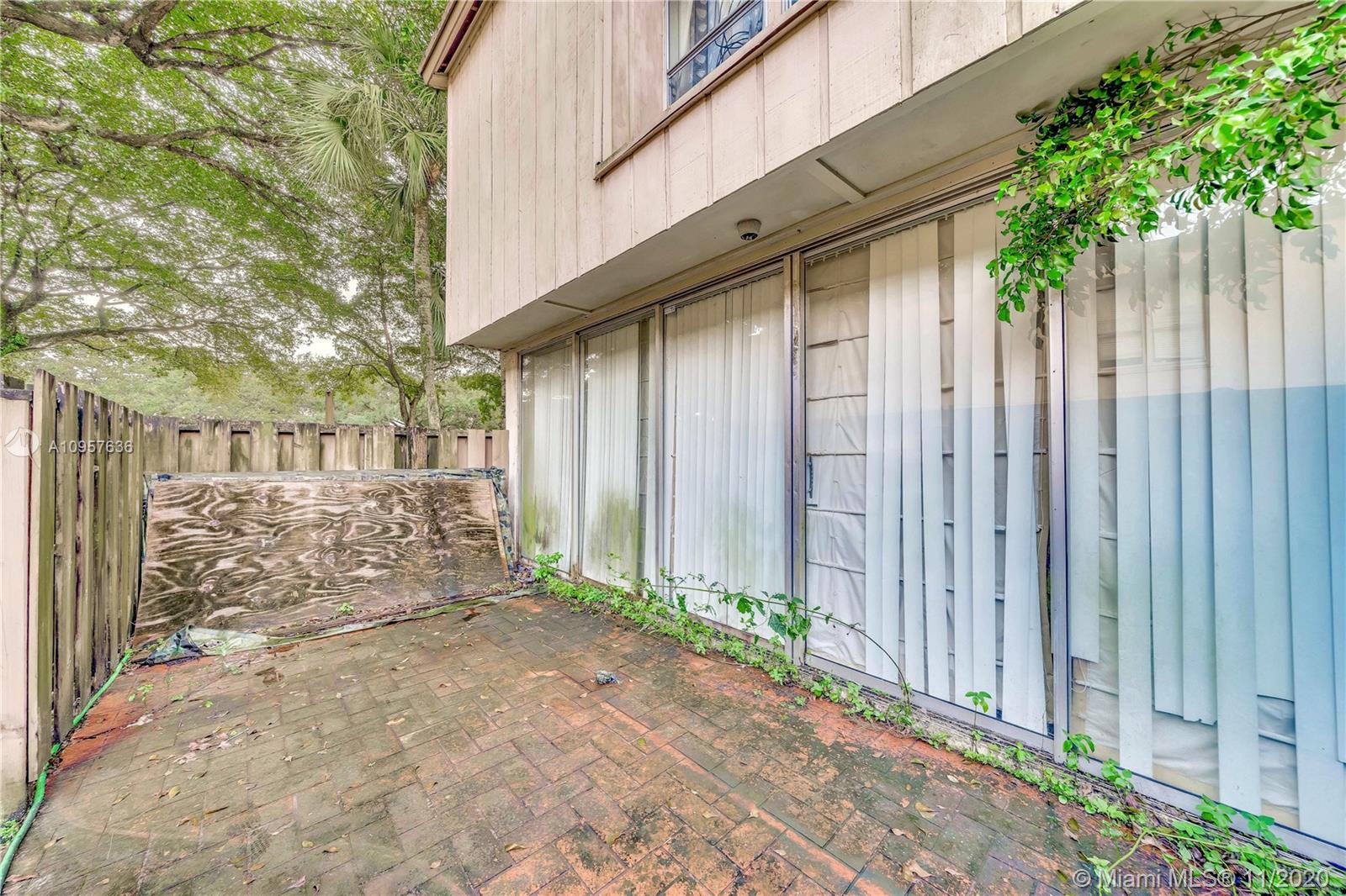 Townhouses at Jacaranda - Residential