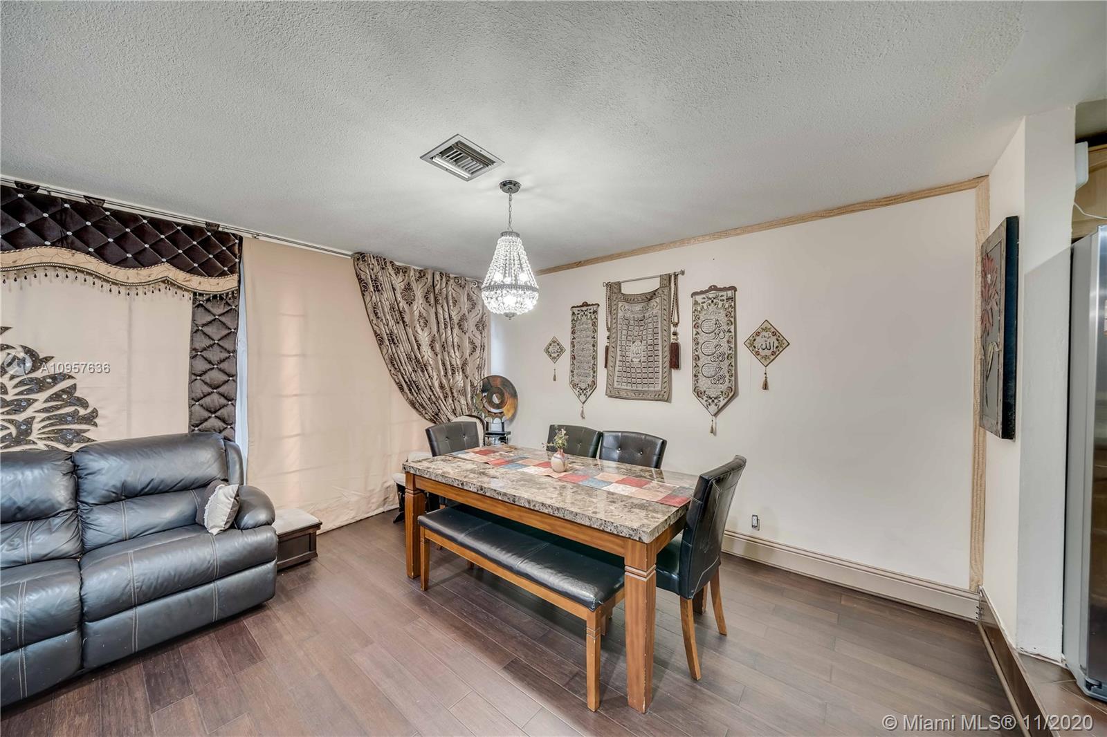 Townhouses at Jacaranda - Residential