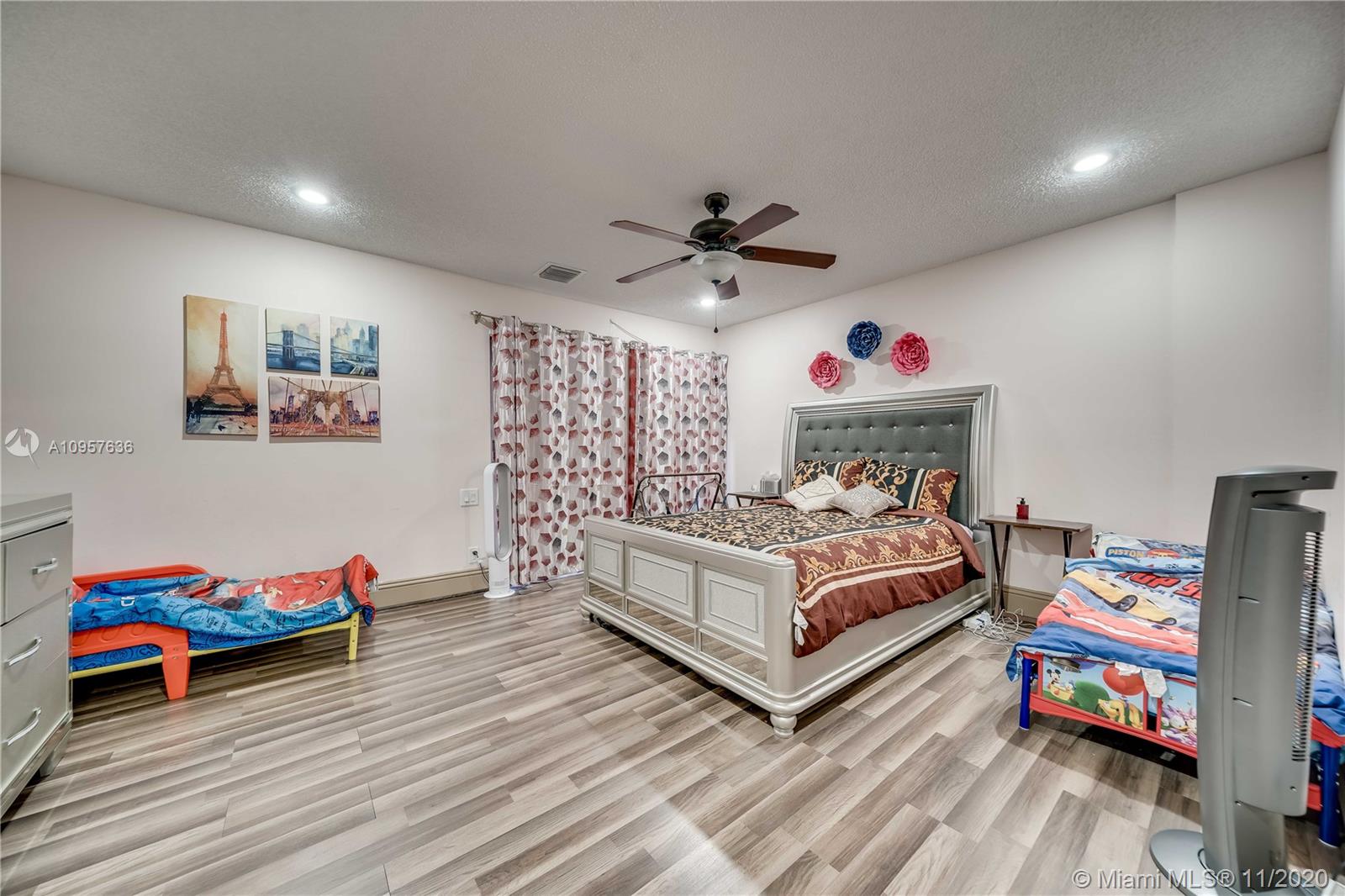 Townhouses at Jacaranda - Residential