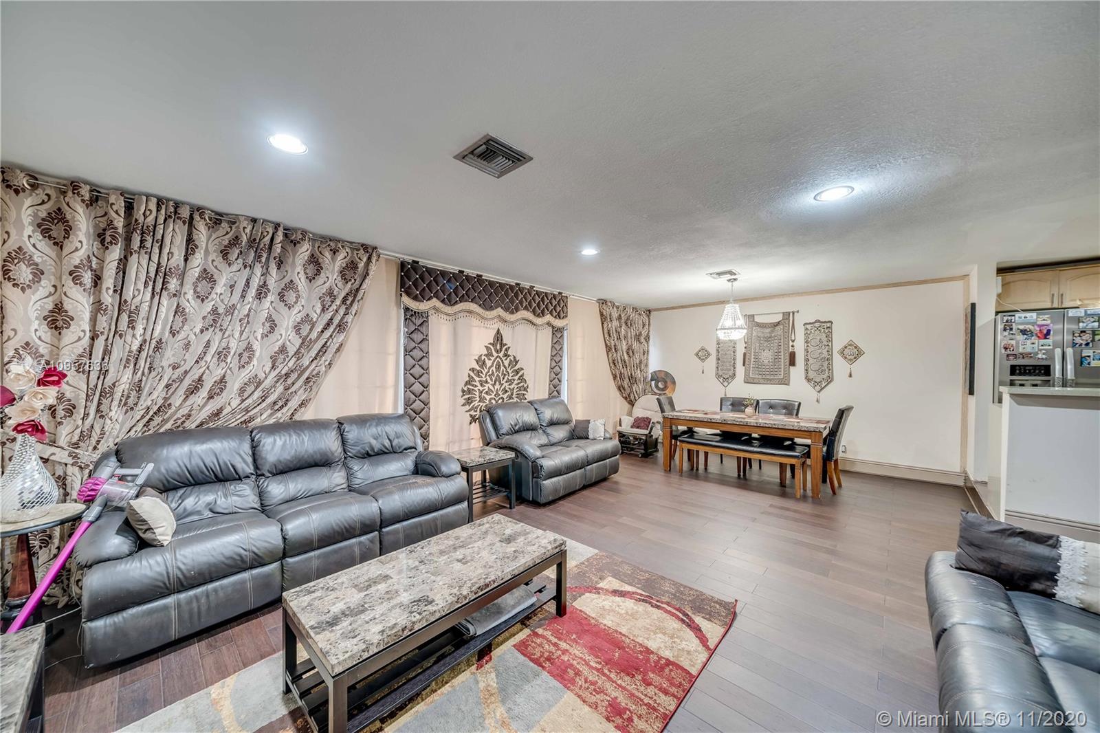 Townhouses at Jacaranda - Residential