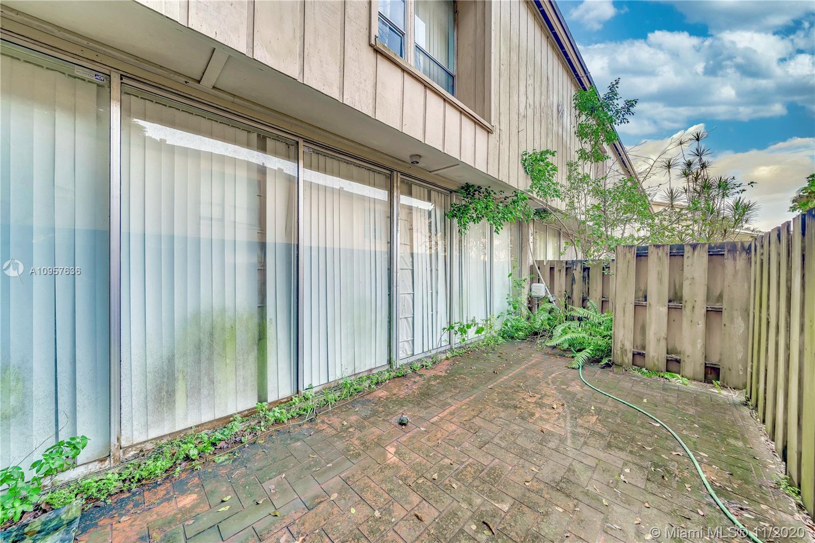 Townhouses at Jacaranda - Residential