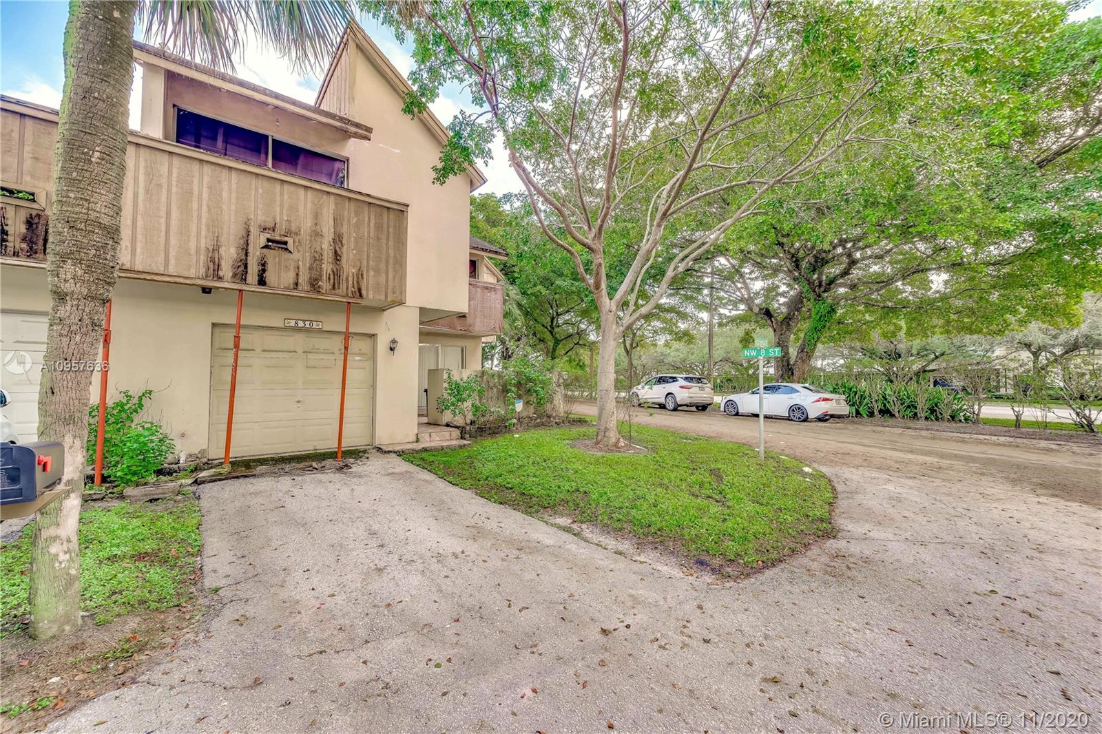 Townhouses at Jacaranda - Residential