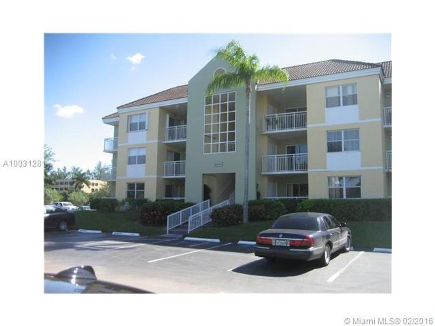 Owner Occupants only.  Large unit on first floor. Tile in living area, carpet in bedrooms.
2 master bedrooms.  Association includes water, insurance and exterior maintenance. Great location.