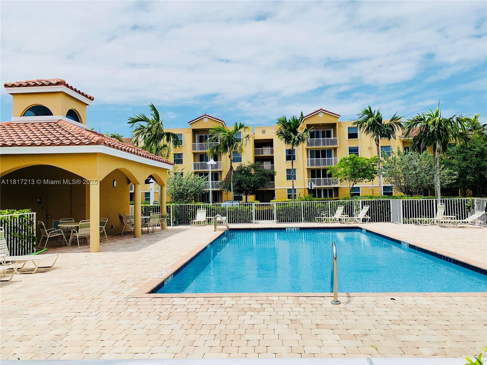 529 E Sheridan St 302, Dania Beach, Miami-Dade County, Florida - 2 Bedrooms  
2 Bathrooms - 