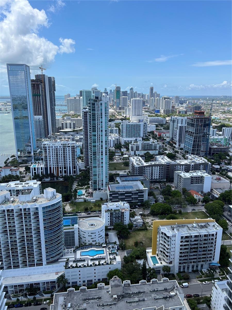 PARAISO BAYVIEWS CONDO - Residential