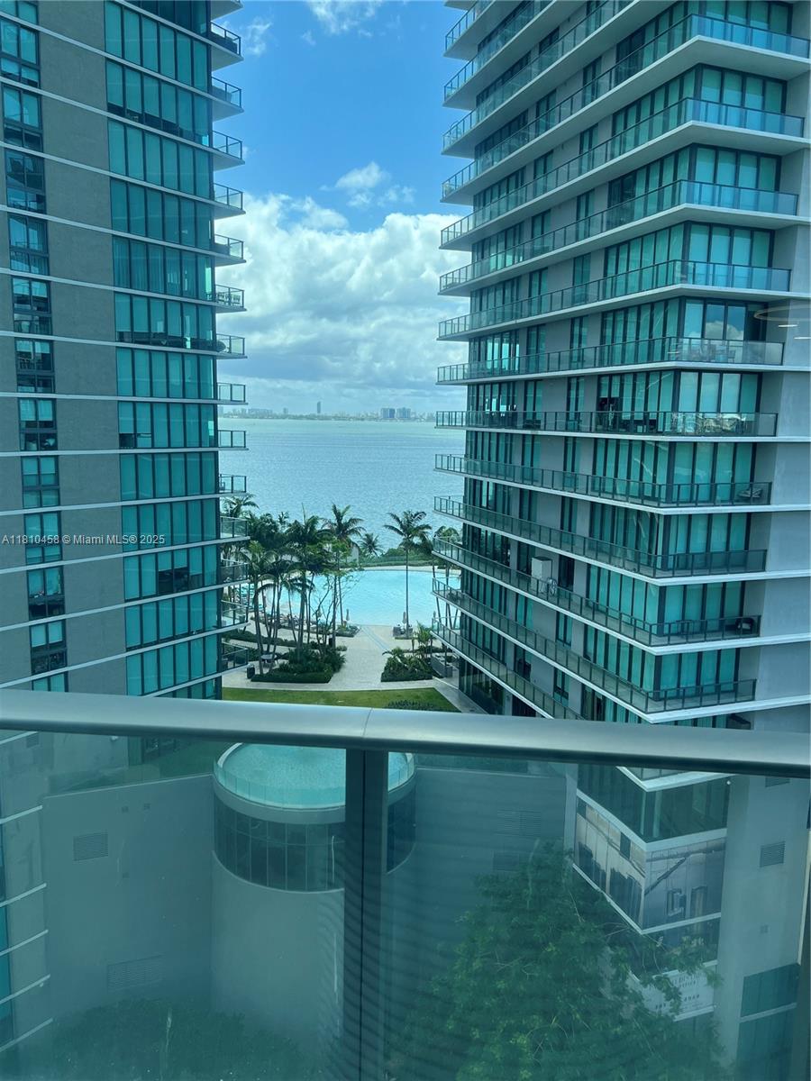 PARAISO BAYVIEWS CONDO - Residential