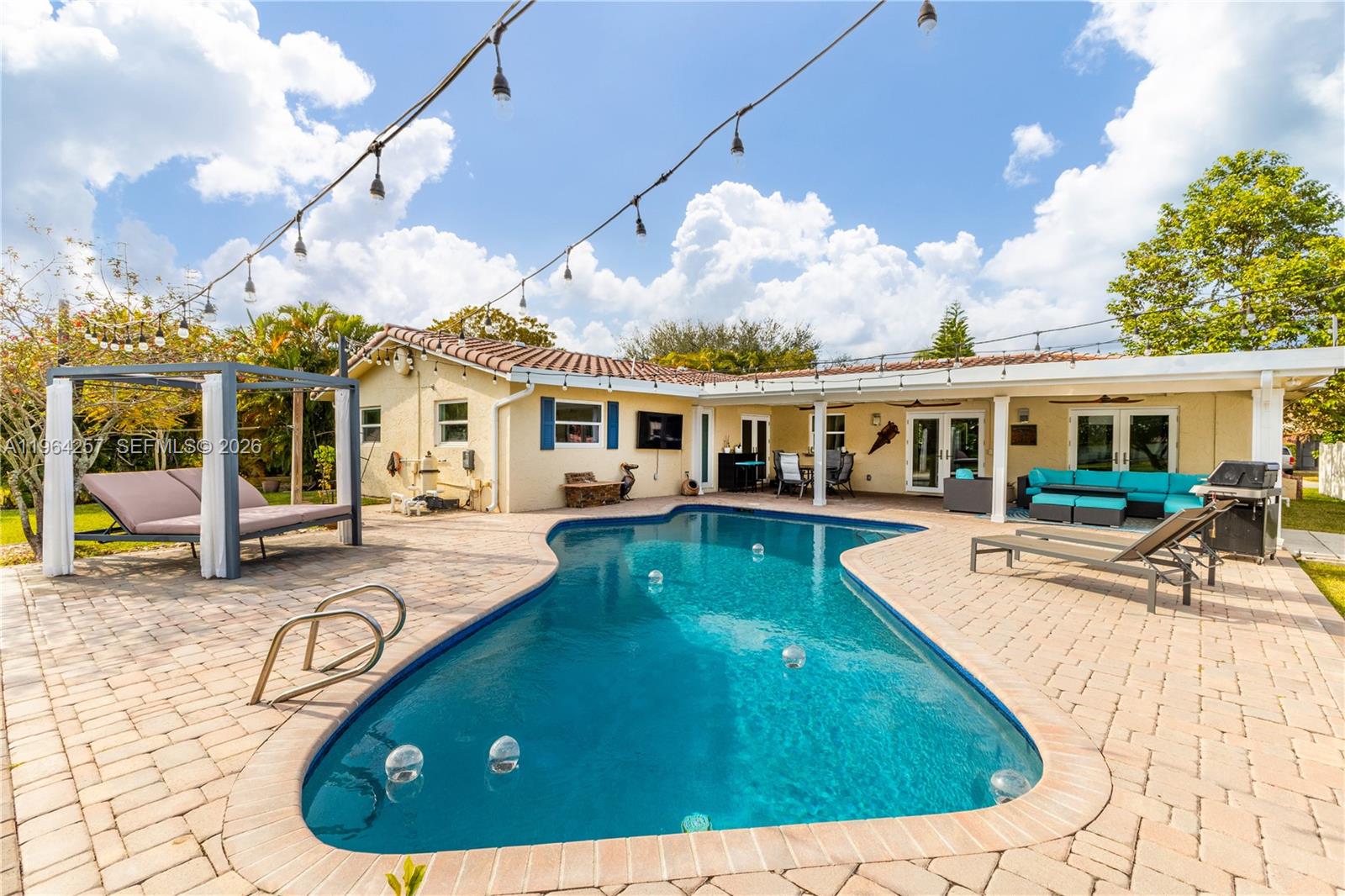 CORAL SPRINGS COUNTRY CLU - Residential