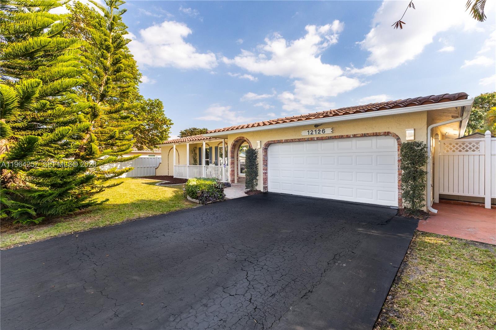 CORAL SPRINGS COUNTRY CLU - Residential