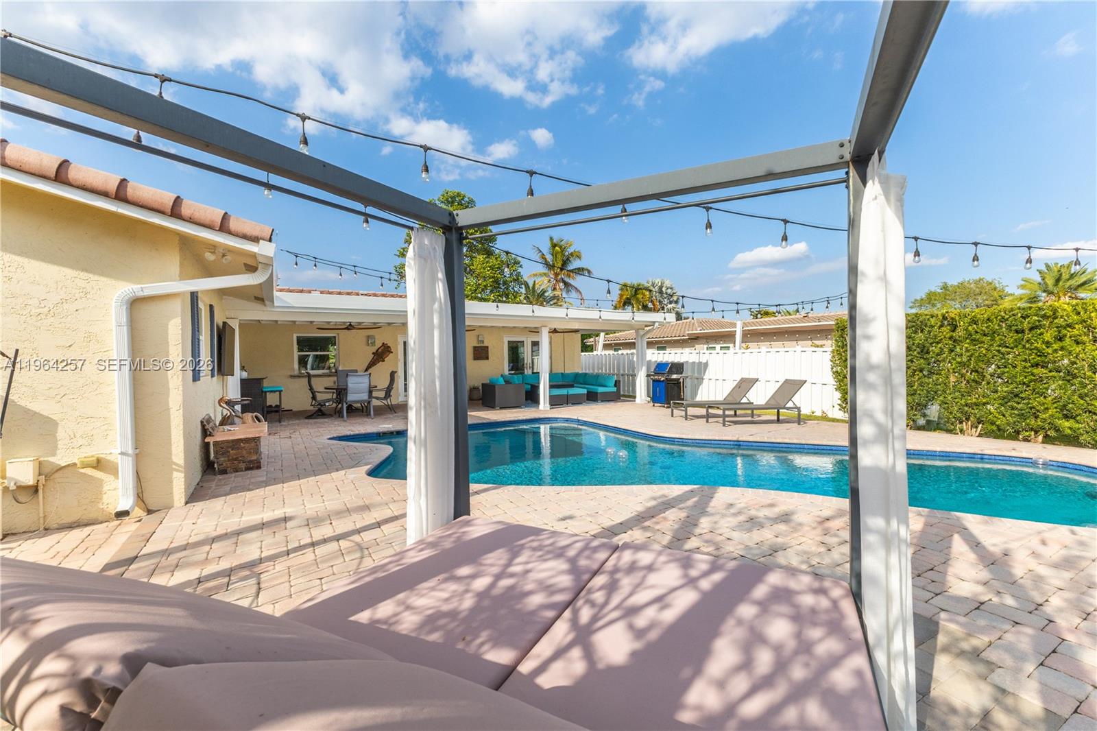 CORAL SPRINGS COUNTRY CLU - Residential