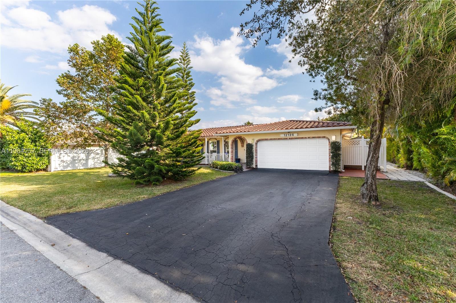CORAL SPRINGS COUNTRY CLU - Residential