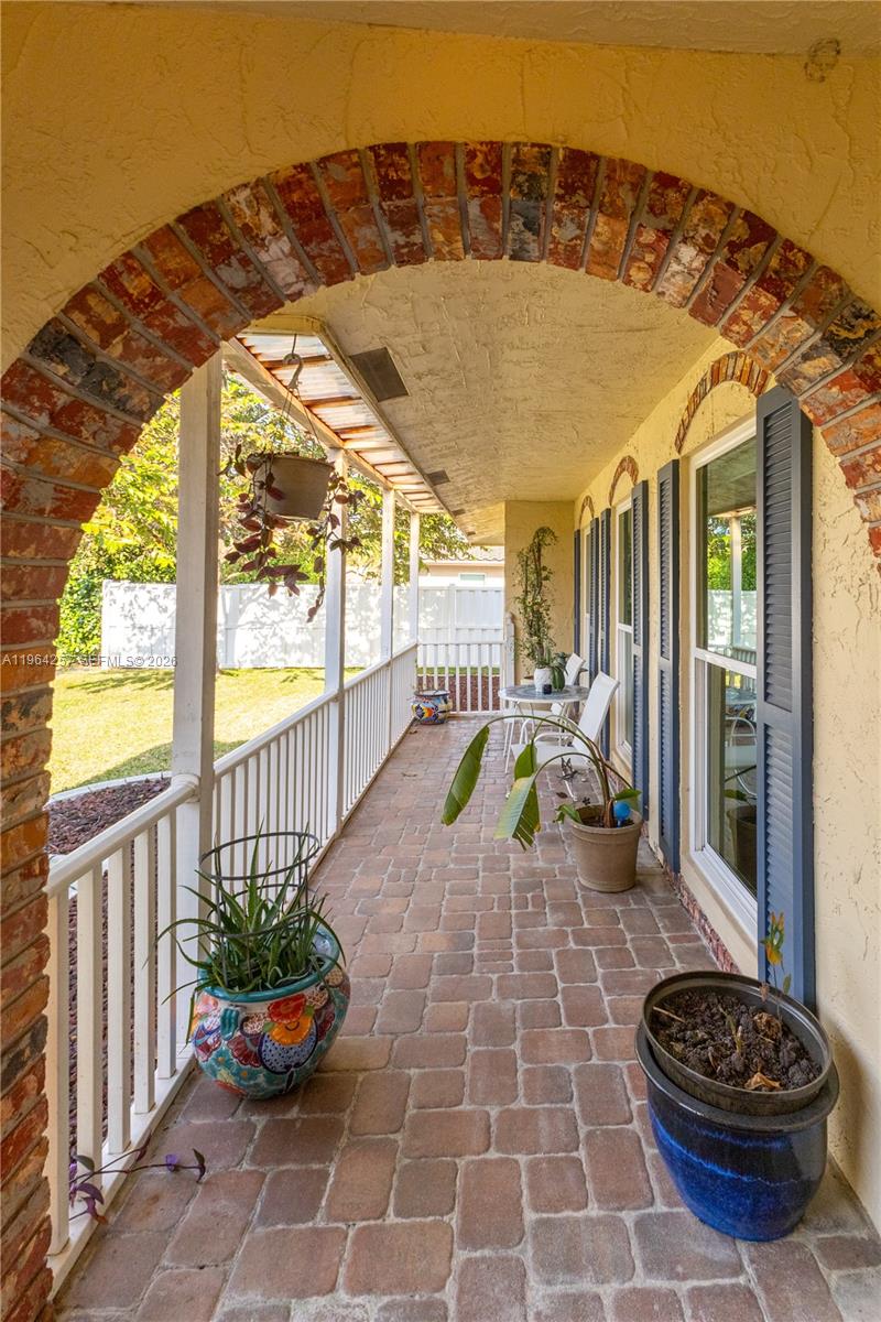 CORAL SPRINGS COUNTRY CLU - Residential