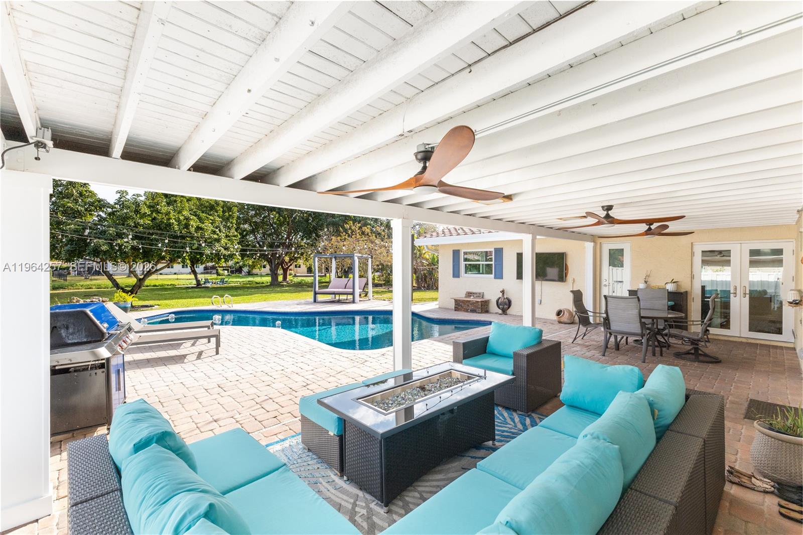 CORAL SPRINGS COUNTRY CLU - Residential