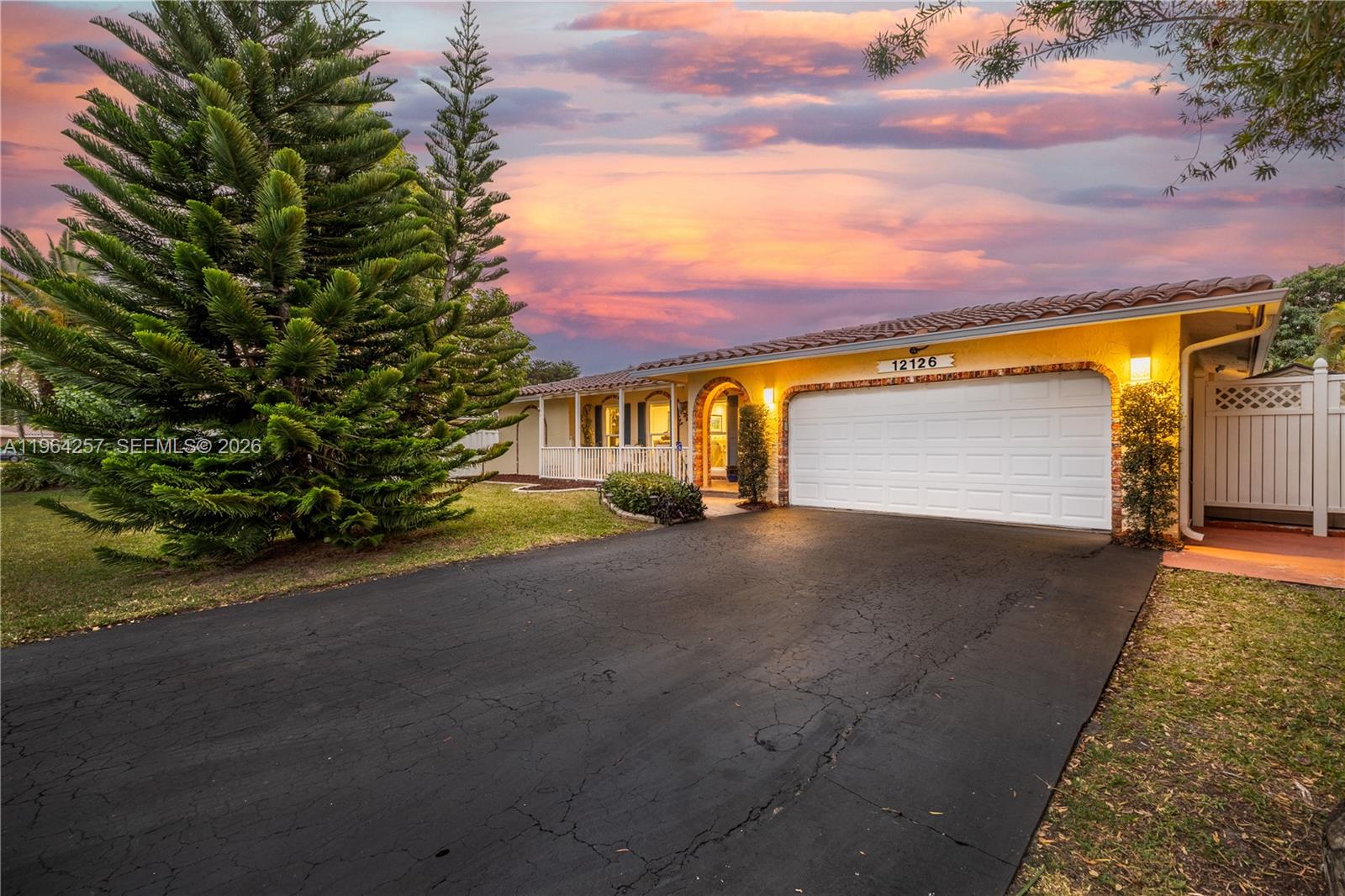 CORAL SPRINGS COUNTRY CLU - Residential