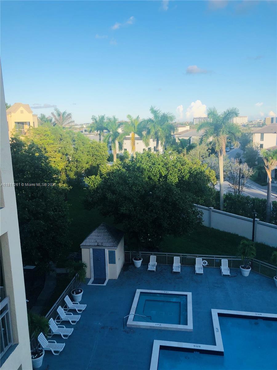 LAS VISTAS AT DORAL CONDO - Residential
