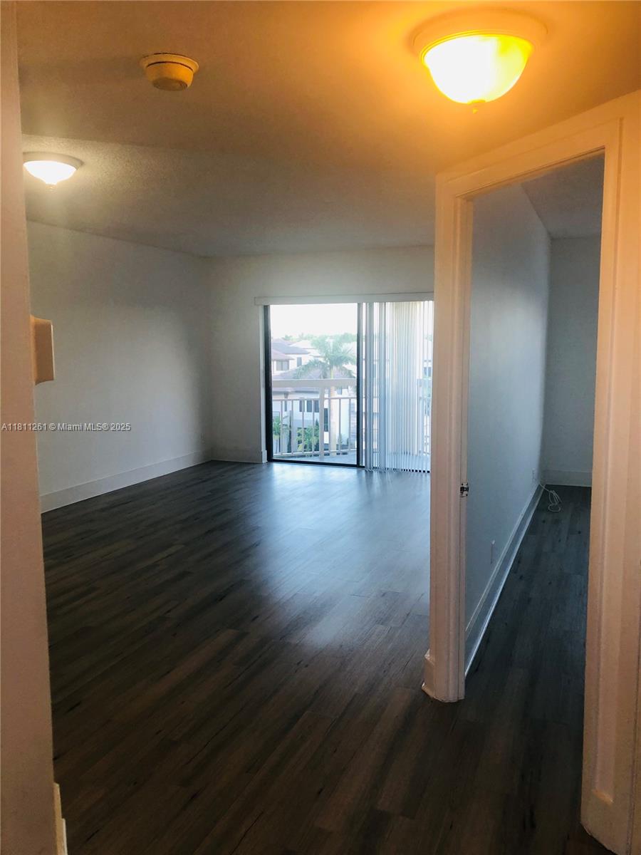 LAS VISTAS AT DORAL CONDO - Residential