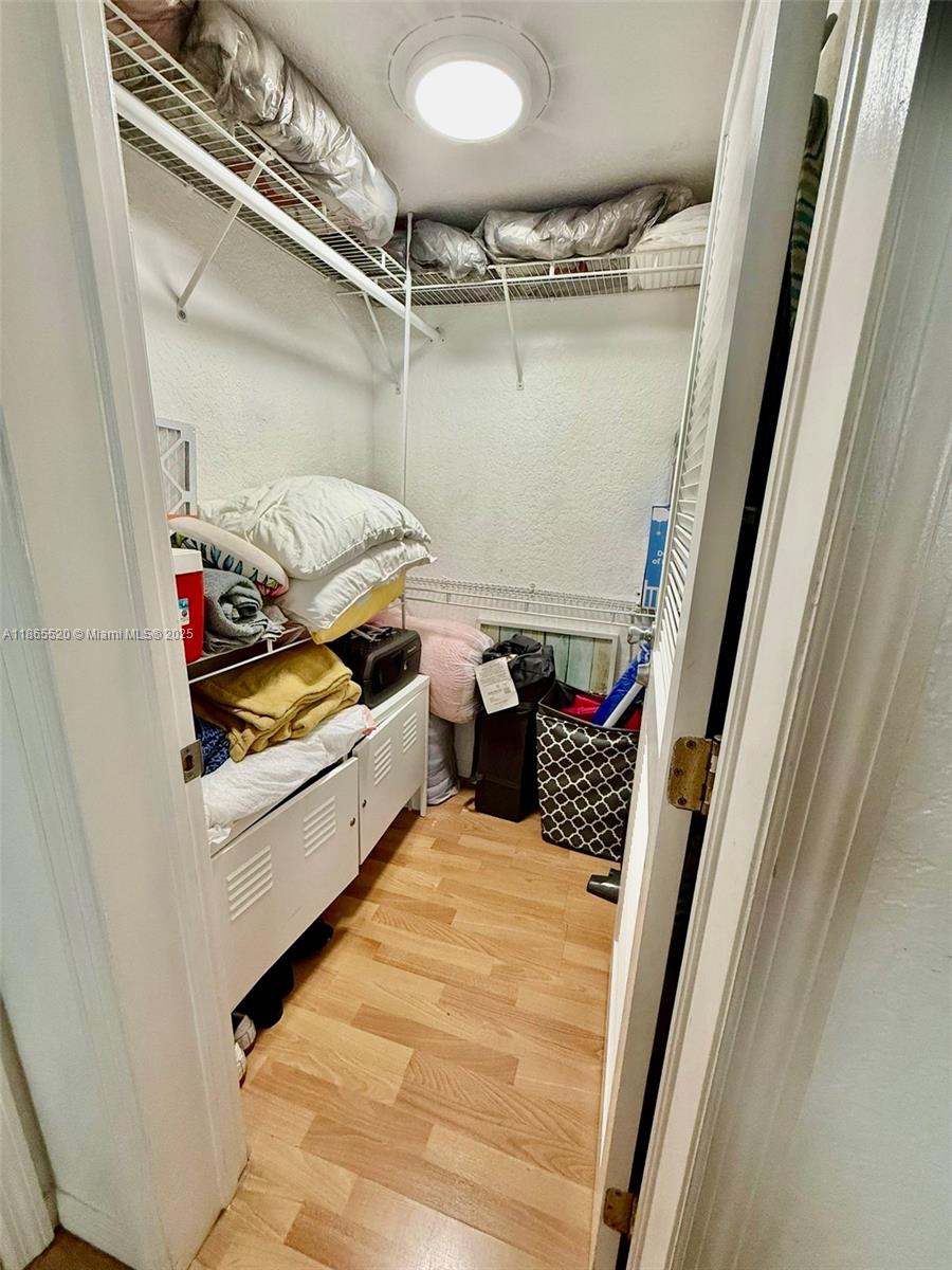 WELWORTH CONDO - Residential