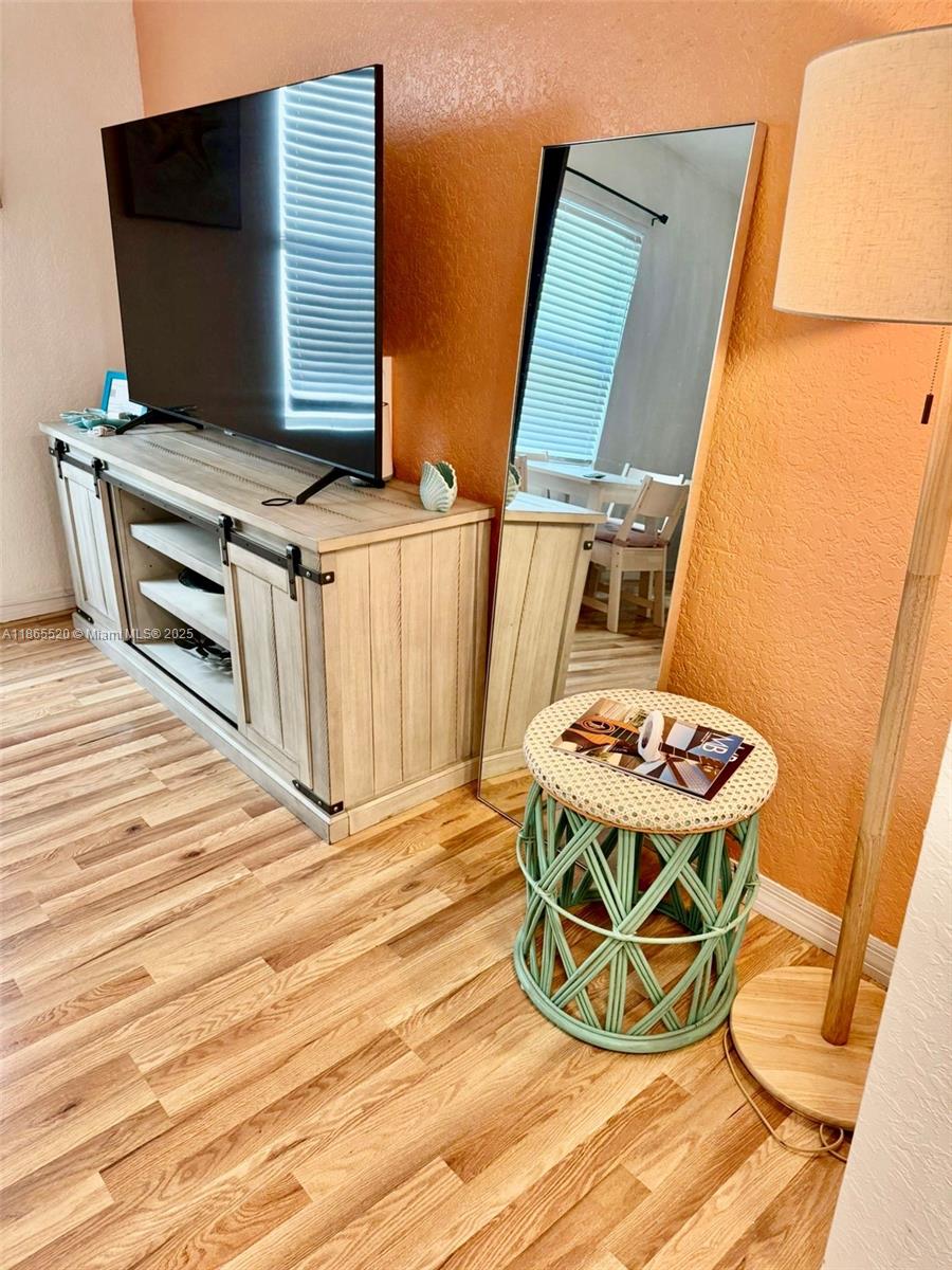 WELWORTH CONDO - Residential