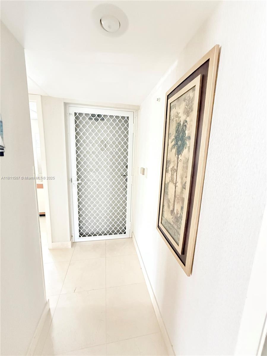 SHERIDAN BY THE BEACH CON - Residential