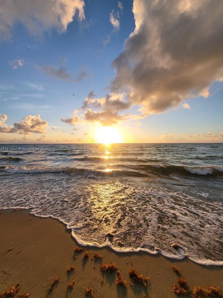 SHERIDAN BY THE BEACH CON - Residential