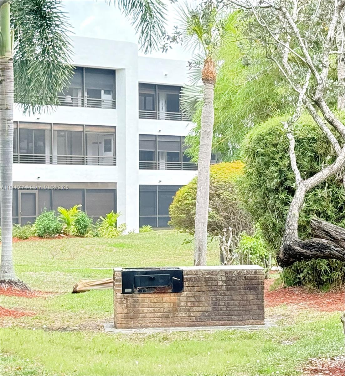 SHERIDAN BY THE BEACH CON - Residential