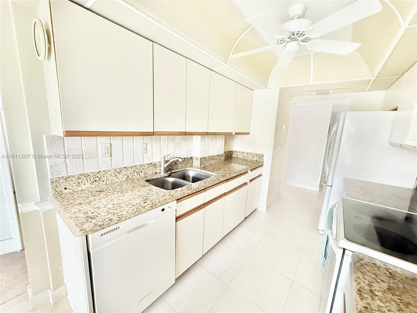 SHERIDAN BY THE BEACH CON - Residential