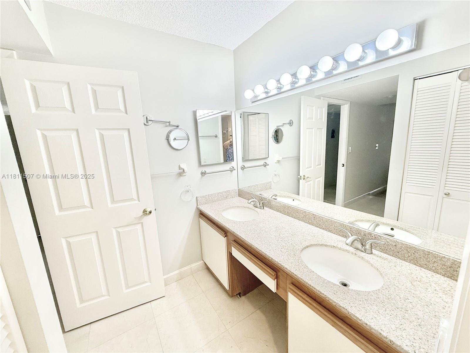 SHERIDAN BY THE BEACH CON - Residential