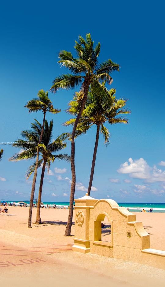 SHERIDAN BY THE BEACH CON - Residential