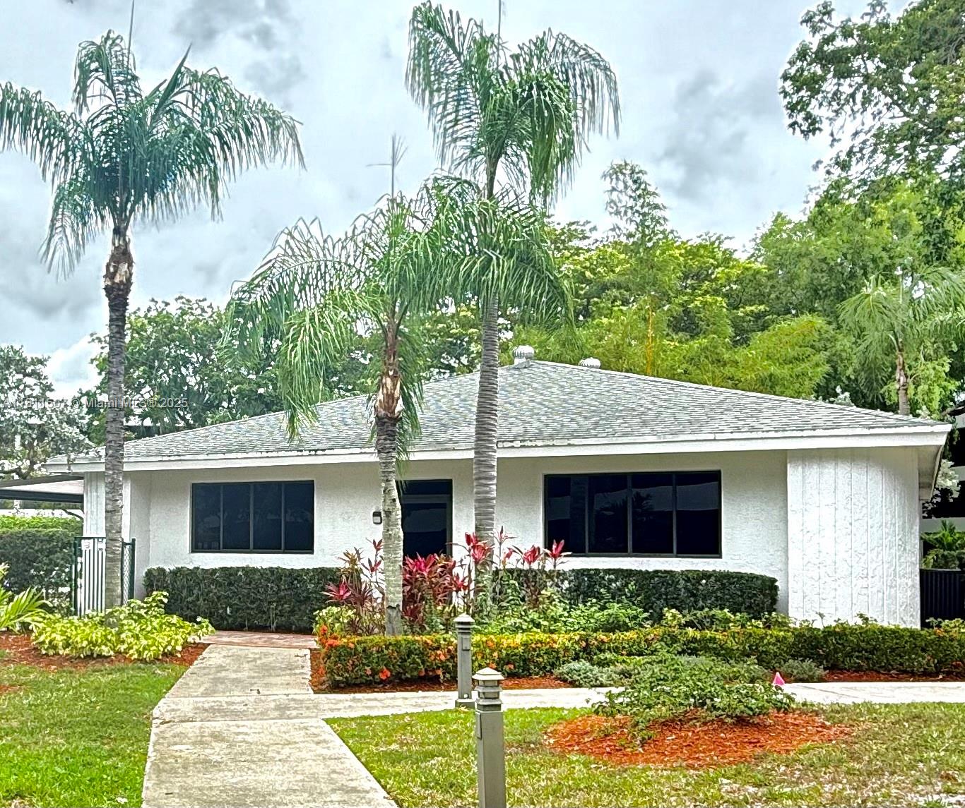 SHERIDAN BY THE BEACH CON - Residential