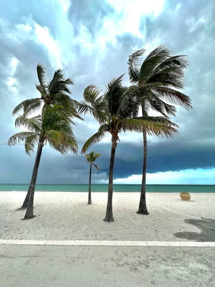 SHERIDAN BY THE BEACH CON - Residential