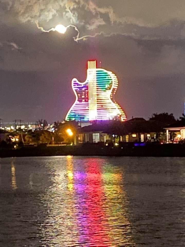 SHERIDAN BY THE BEACH CON - Residential