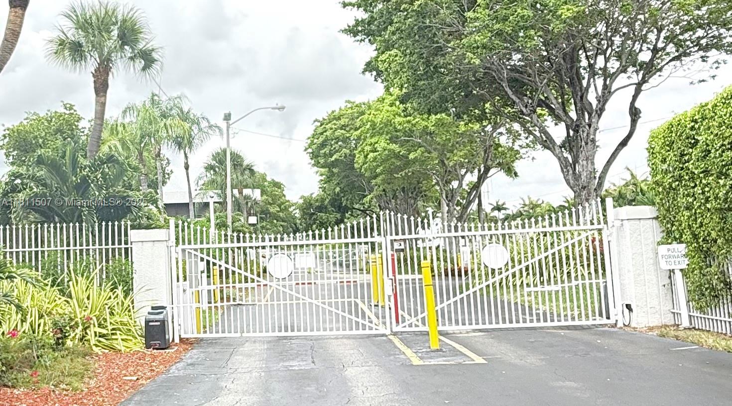 SHERIDAN BY THE BEACH CON - Residential