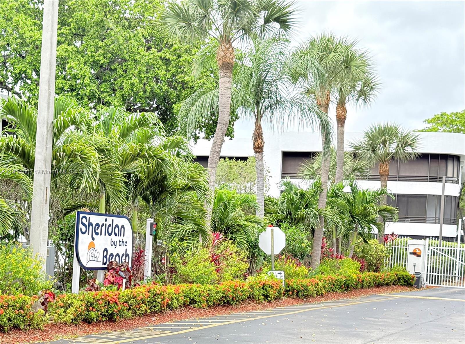 SHERIDAN BY THE BEACH CON - Residential