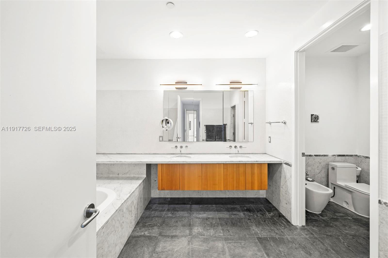 CHATHAM AT AQUA CONDO - Residential