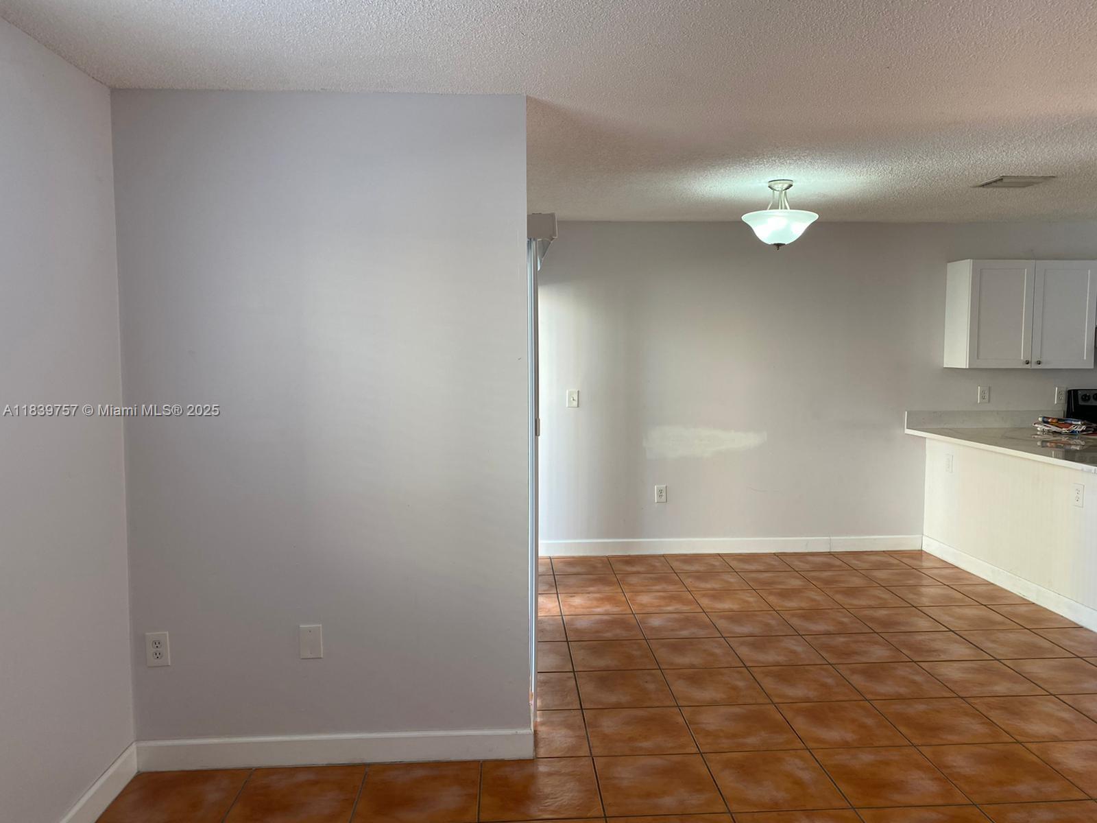 6215 Kendale Lakes Cir 272