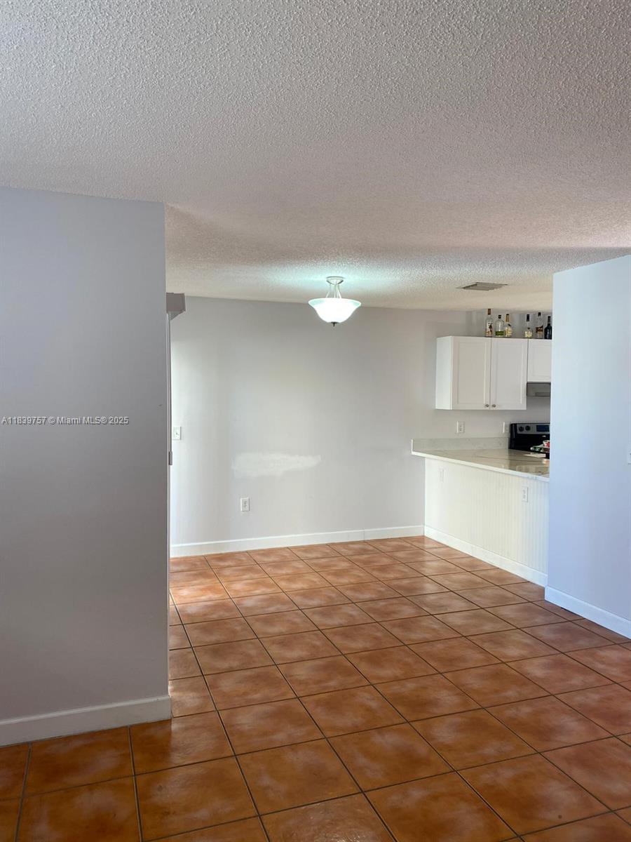 6215 Kendale Lakes Cir 272