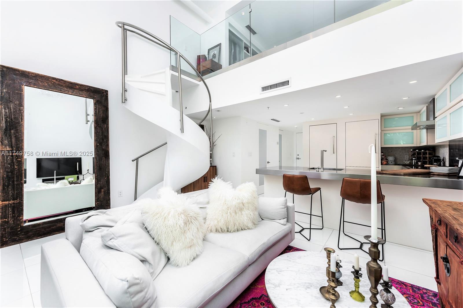 Rental Property at 7744 Collins Ave 6, Miami Beach, Miami-Dade County, Florida - Bedrooms: 1 
Bathrooms: 2  - $3,700 MO.