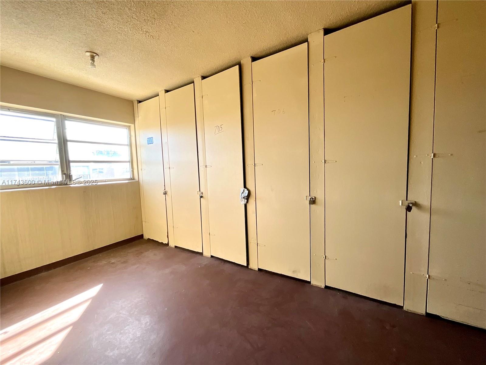 MEADOWBROOK TOWERS CONDO - Residential