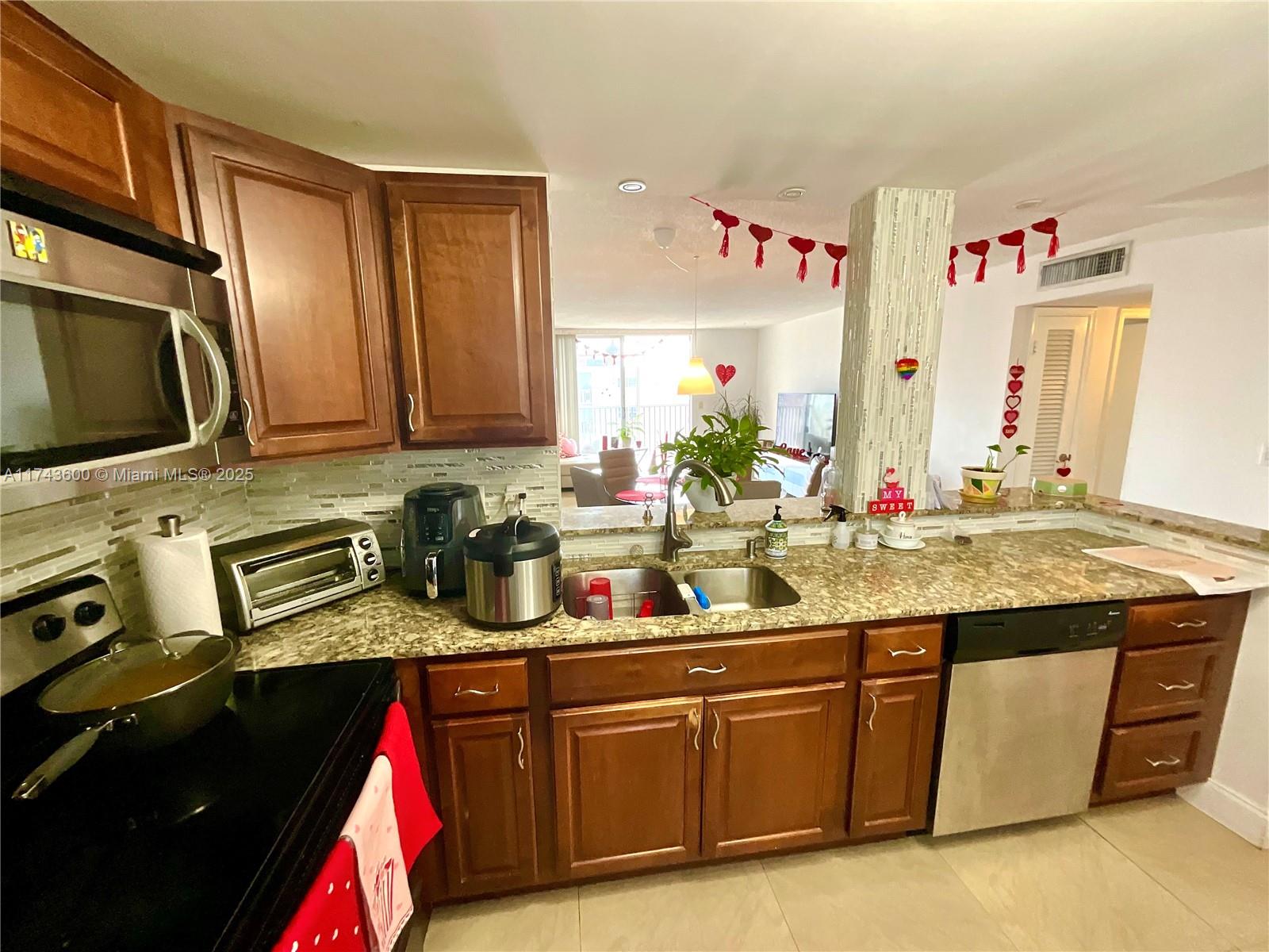 MEADOWBROOK TOWERS CONDO - Residential
