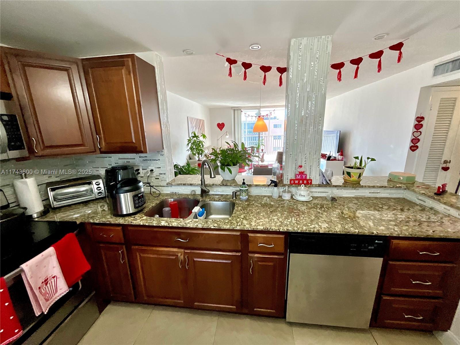MEADOWBROOK TOWERS CONDO - Residential