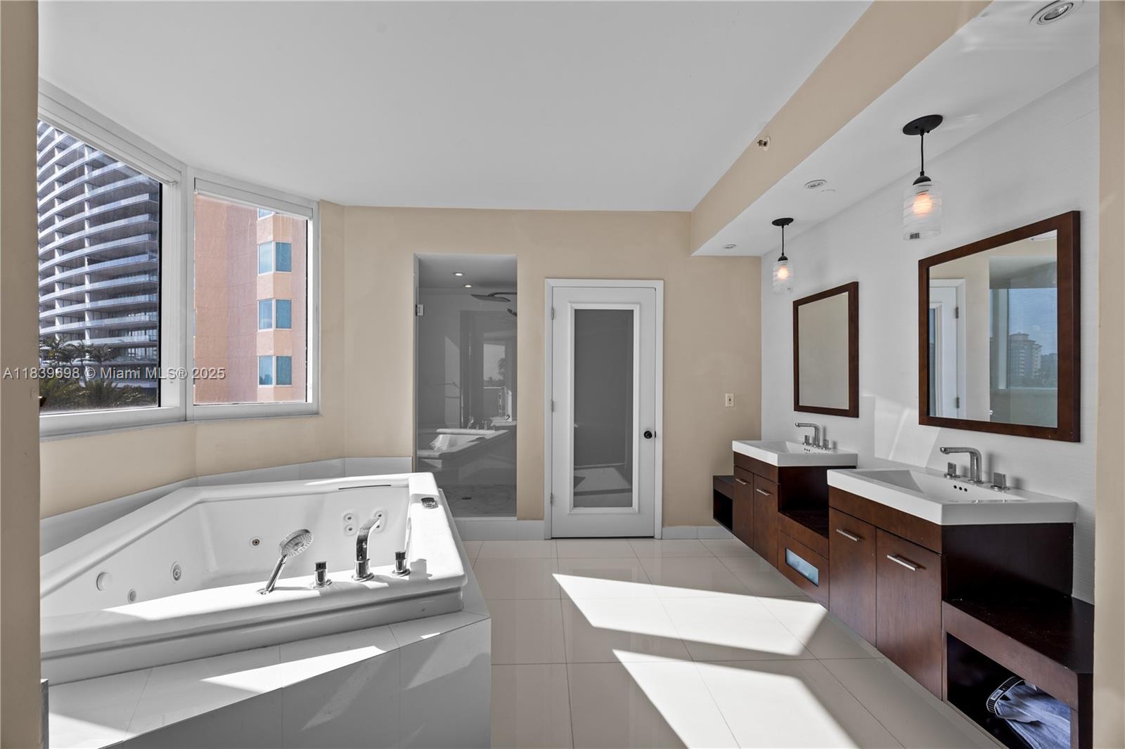 300 S Pointe Dr 501