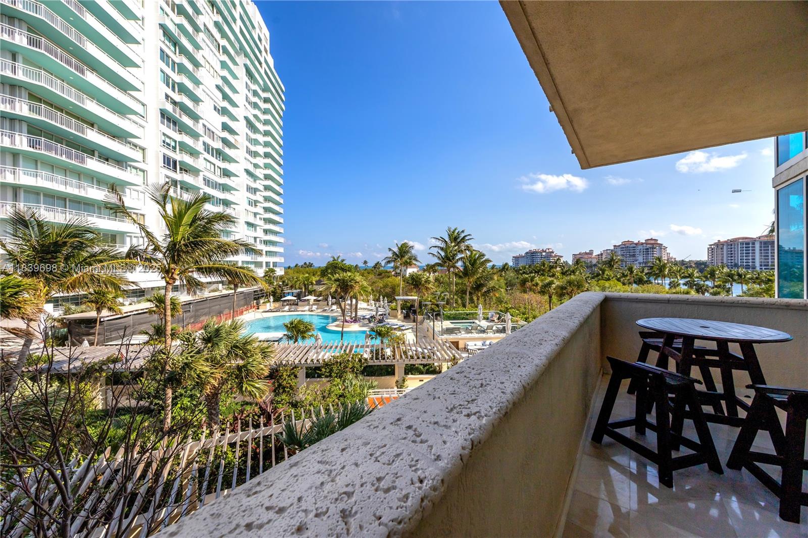 300 S Pointe Dr 501