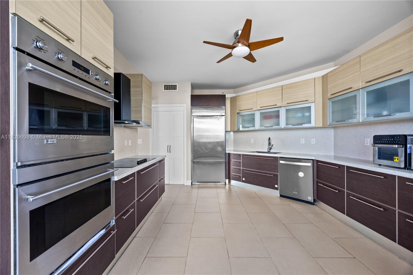 300 S Pointe Dr 501