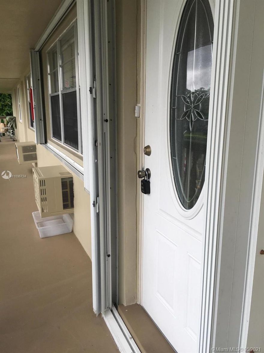 2nd Floor_55 AND OVER COMMUNITY. 1 Bedroom +1 Bath. Located in SECOND FLOOR, StainSteel APPLIANCES, new Title, New Kitchen, and Fresh Paint. The community has a Clubhouse with a theater that has 1200 seats and shows three first run movies monthly free of charge, fitness center office, Walgreens drug Store, Free onsite and offsite transportation and much More. AVAILABLE 05-01-2021.