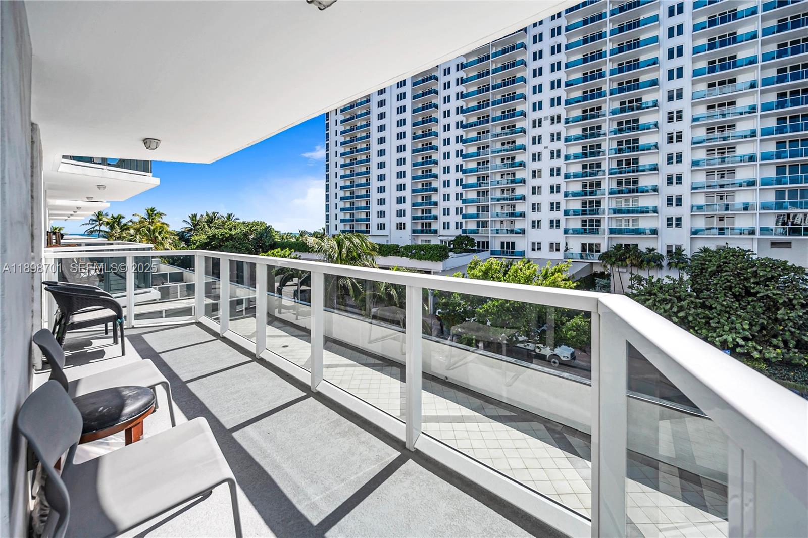 2401 Collins Ave 507