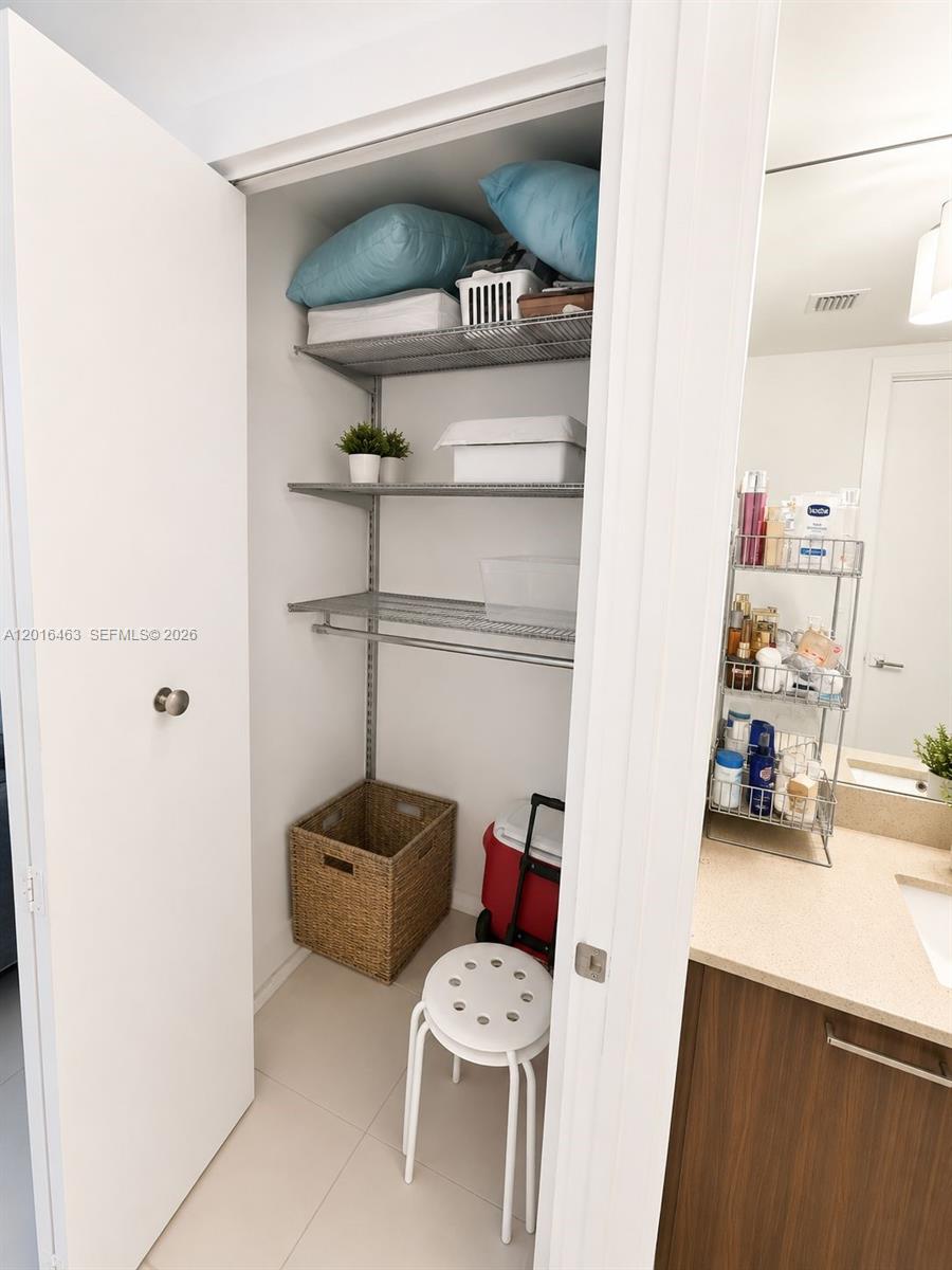 5252 PASEO CONDO - Residential Lease