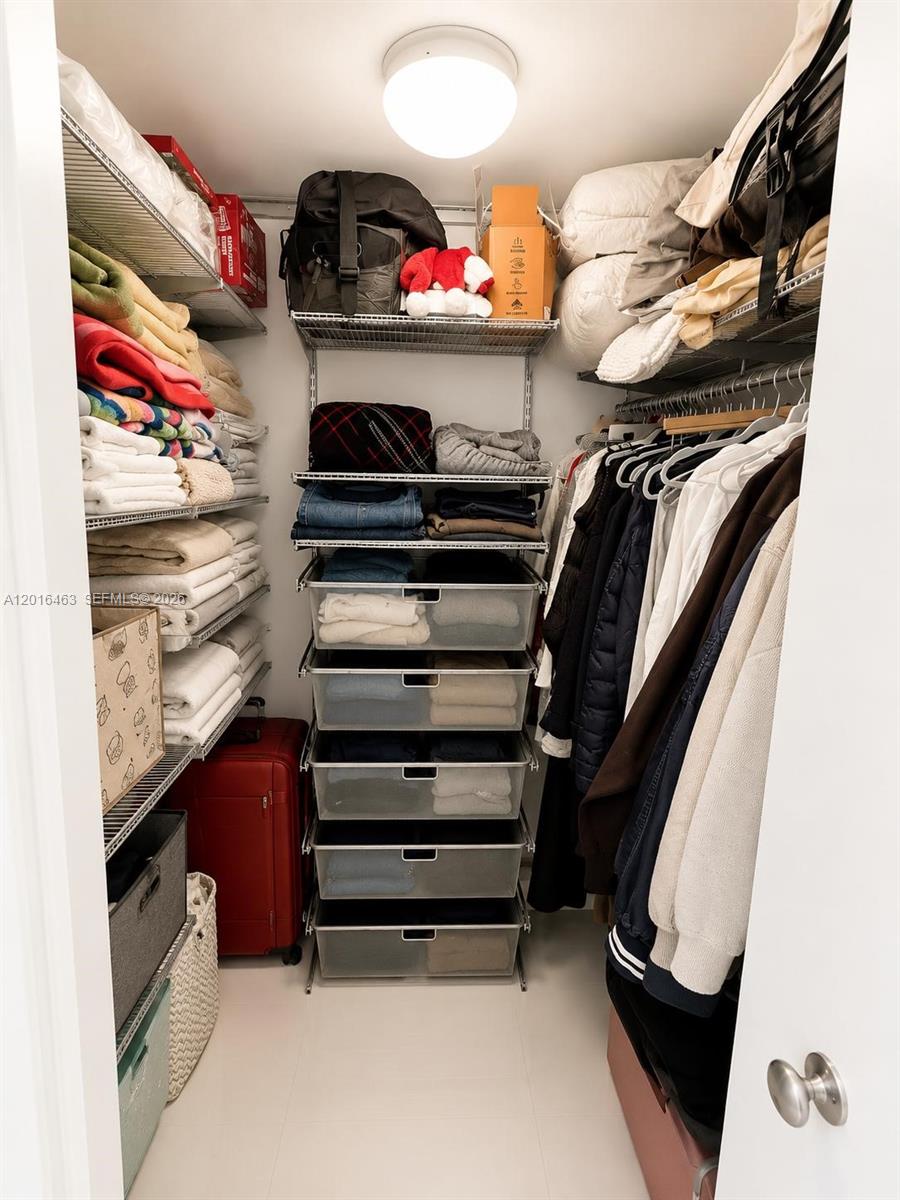 5252 PASEO CONDO - Residential Lease
